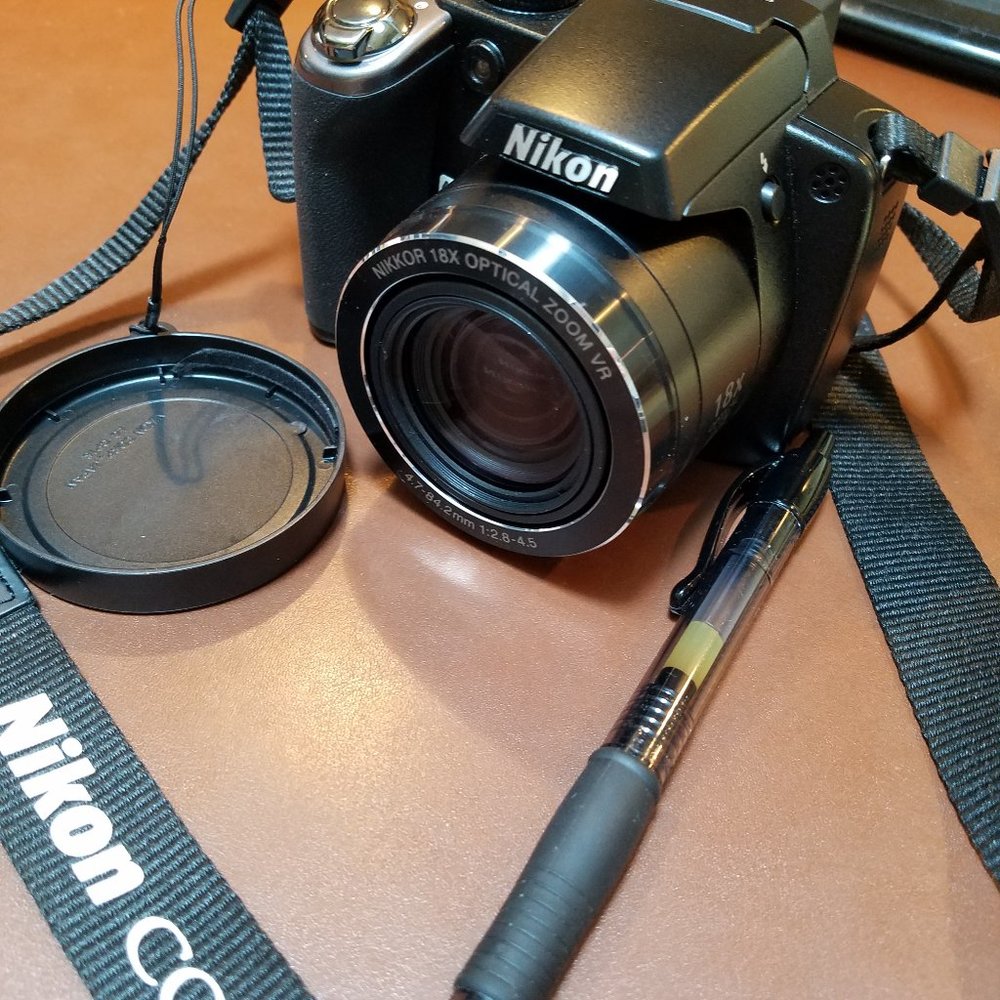 Nikon - Picture 2 of 7